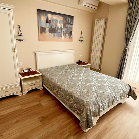 Alexandru Apartment Saturn